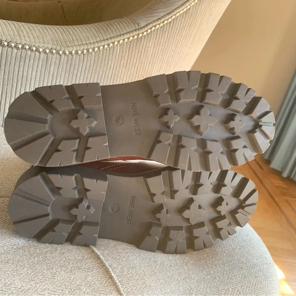 Nine West Yullon Lug Sole Chelsea Booties Size 7.5. Item C12.10 - Picture 5 of 5